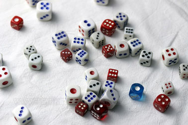 Trò chơi Sòng bạc 8/10/12 / 14mm đầy màu sắc Dice For Betting Games Cheat